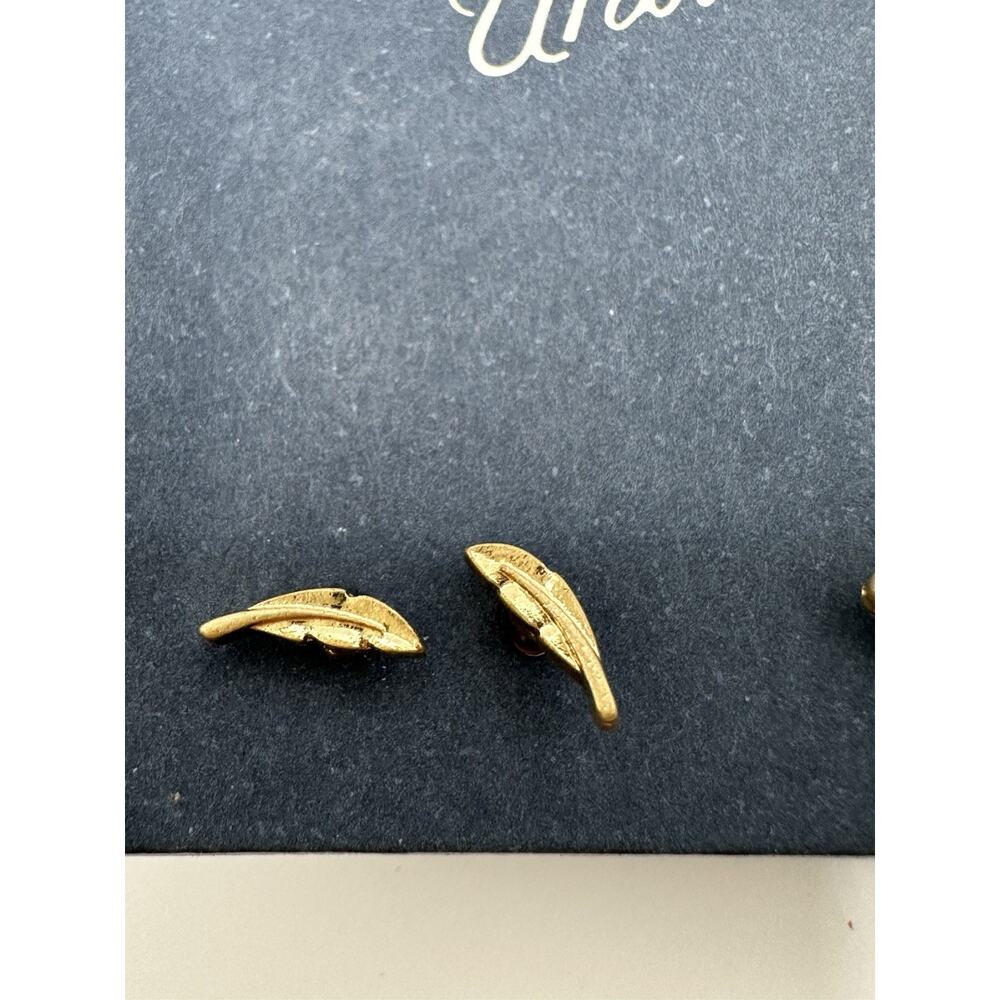 Set Of 2 Universal Thread Stud Earrings Feathers - Picture 3 of 6